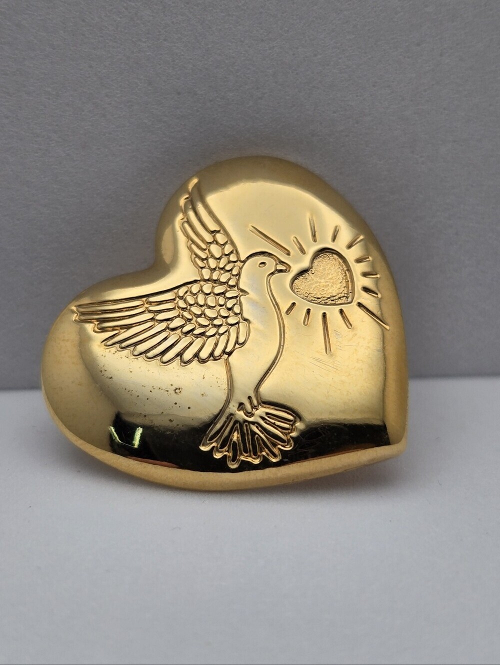 1997 Variety Club Gold Heart Pin Peace Dove Charity Lapel Pin 1” Vintage